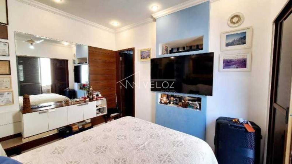Apartamento à venda com 3 quartos, 220m² - Foto 9