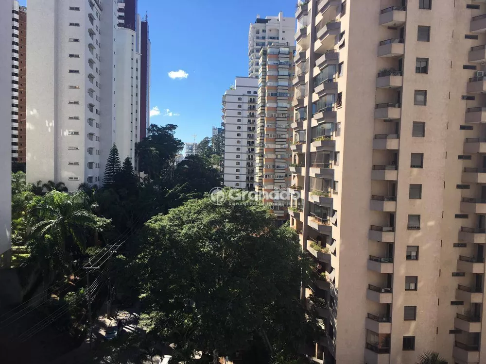 Apartamento à venda com 4 quartos, 200m² - Foto 1