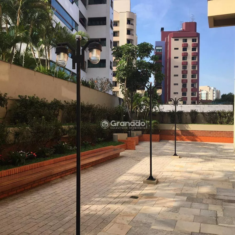 Apartamento à venda com 4 quartos, 200m² - Foto 2