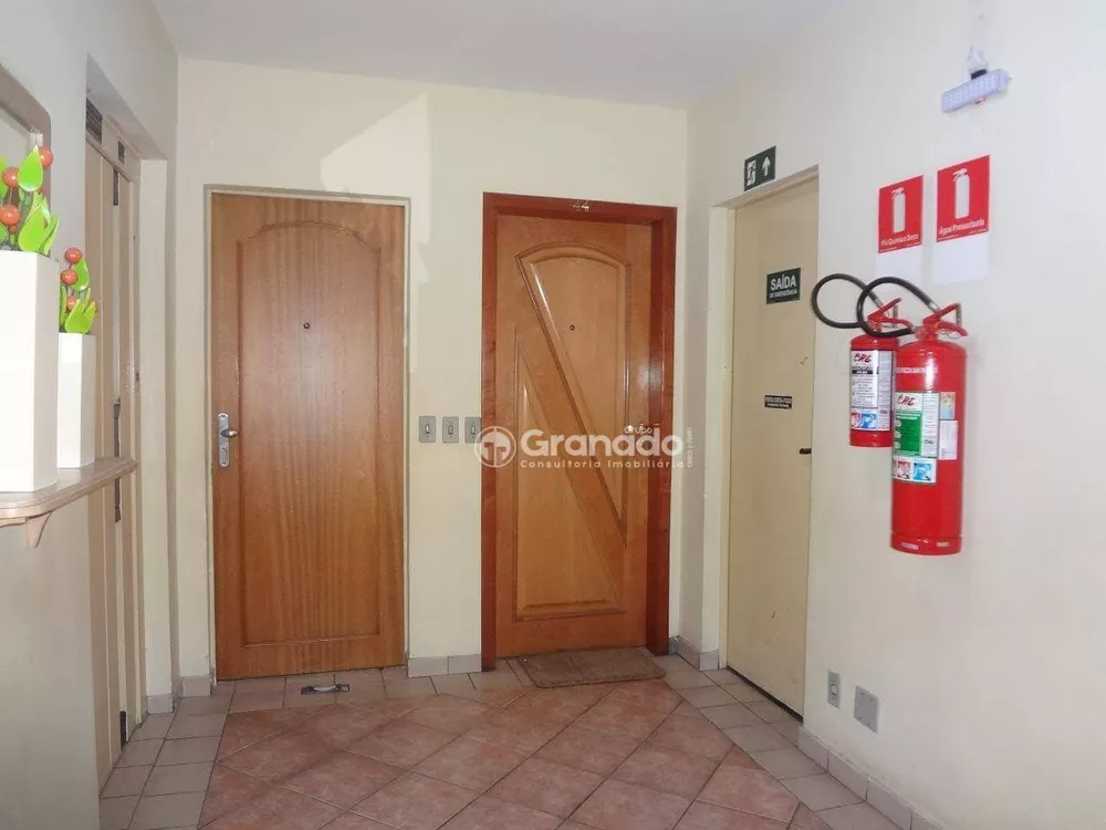 Apartamento à venda com 3 quartos, 77m² - Foto 3