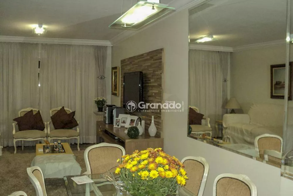 Apartamento à venda com 3 quartos, 100m² - Foto 1