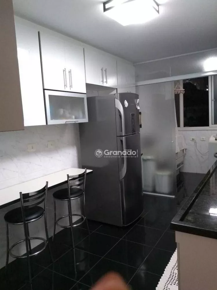 Apartamento à venda com 3 quartos, 96m² - Foto 2