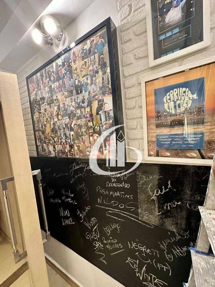 Sobrado à venda com 3 quartos, 298m² - Foto 1