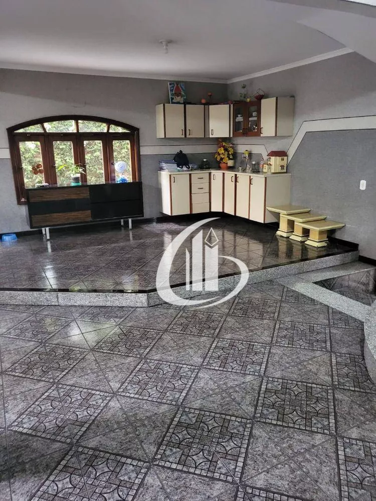 Sobrado à venda com 5 quartos, 200m² - Foto 4