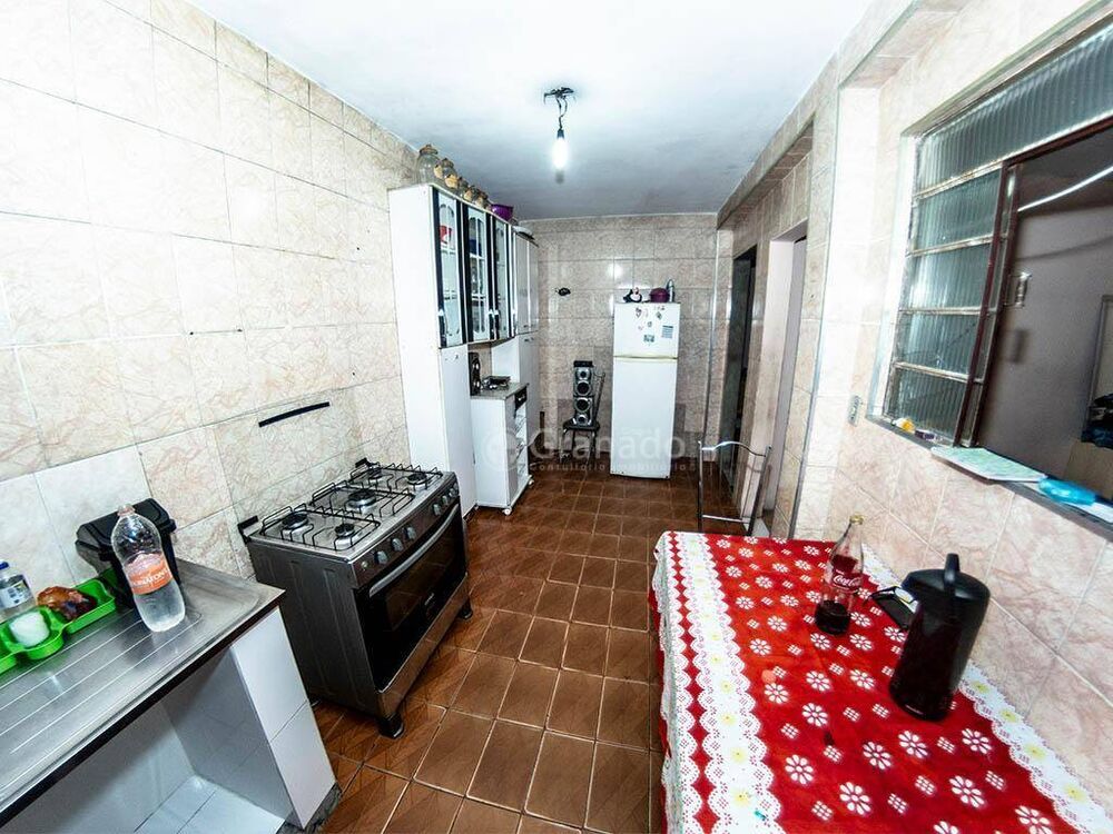 Casa à venda com 2 quartos, 100m² - Foto 3