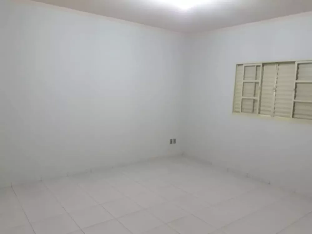 Casa à venda com 1 quarto, 175m² - Foto 2