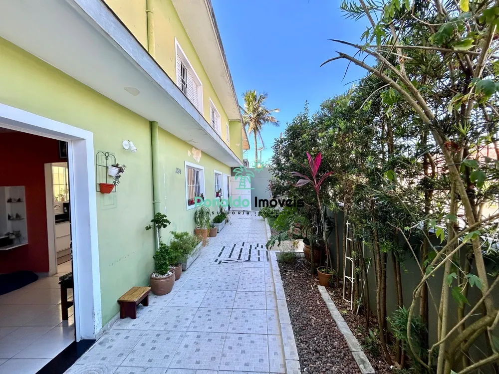 Casa, 3 quartos, 142 m² - Foto 2