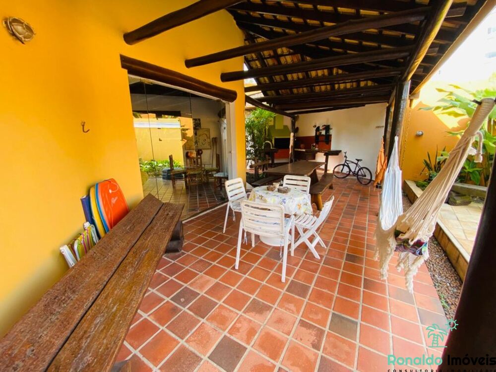 Casa à venda com 6 quartos, 271m² - Foto 1