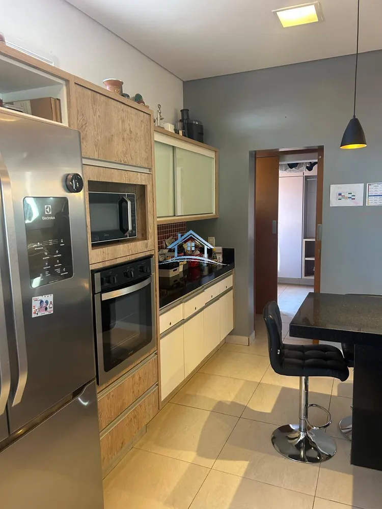 Casa, 3 quartos, 309 m² - Foto 4