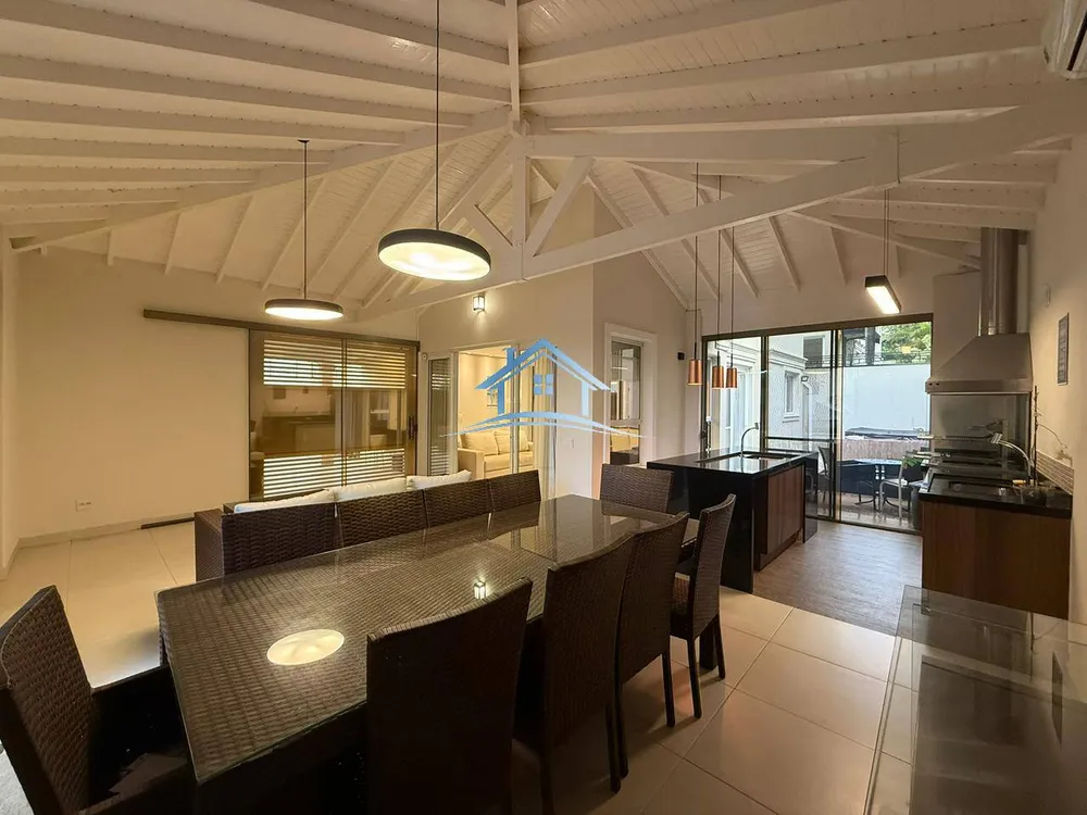 Casa, 3 quartos, 256 m² - Foto 1