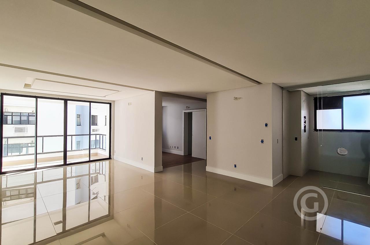 Apartamento à venda com 3 quartos, 111m² - Foto 2