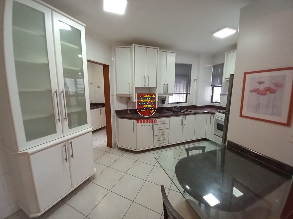 Apartamento à venda com 3 quartos, 136m² - Foto 11