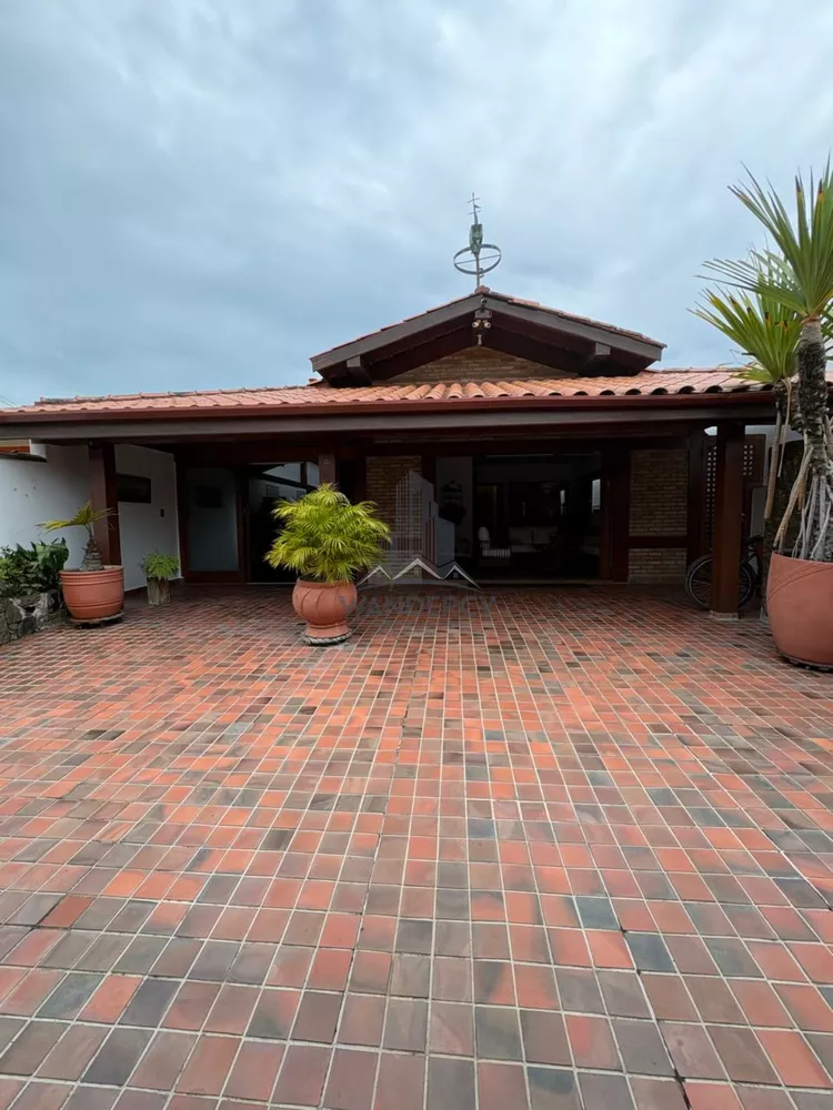 Casa, 5 quartos, 260 m² - Foto 1