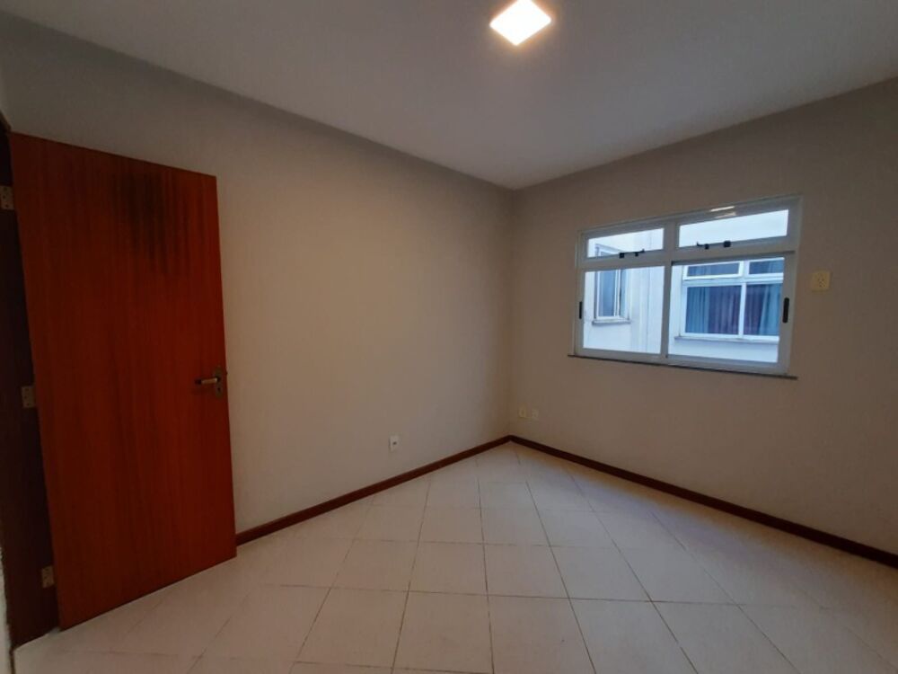Apartamento à venda com 2 quartos, 79m² - Foto 2