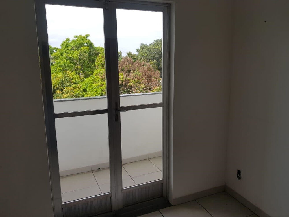 Apartamento à venda com 2 quartos, 95m² - Foto 2