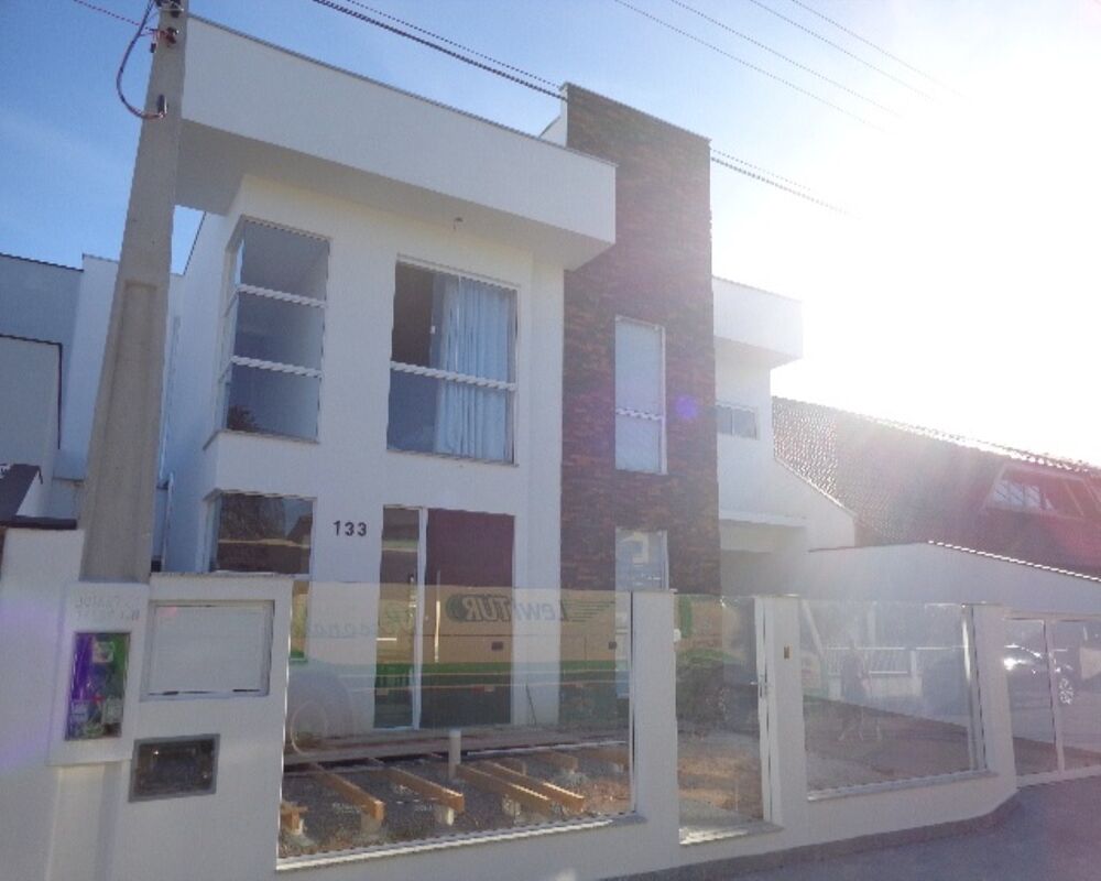 Casa à venda com 2 quartos, 300m² - Foto 2