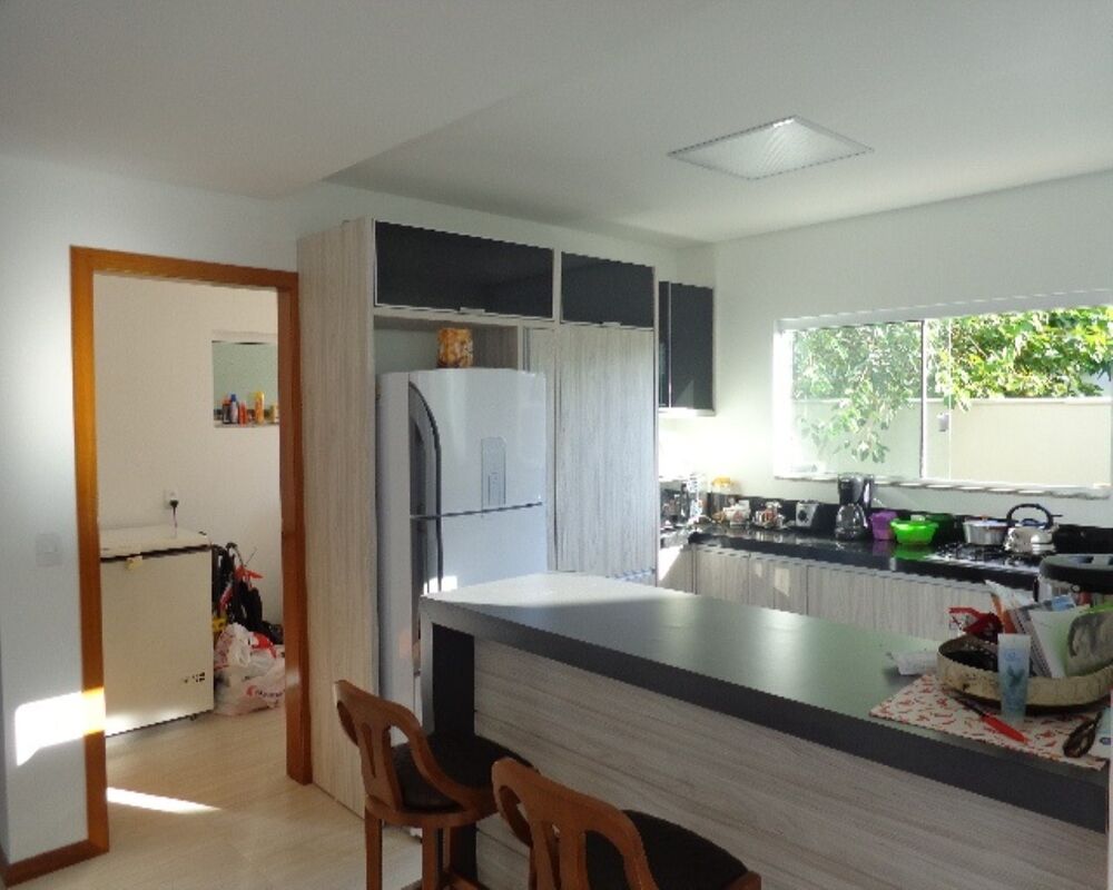 Casa à venda com 2 quartos, 300m² - Foto 6