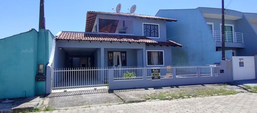 Casa à venda com 4 quartos, 220m² - Foto 1
