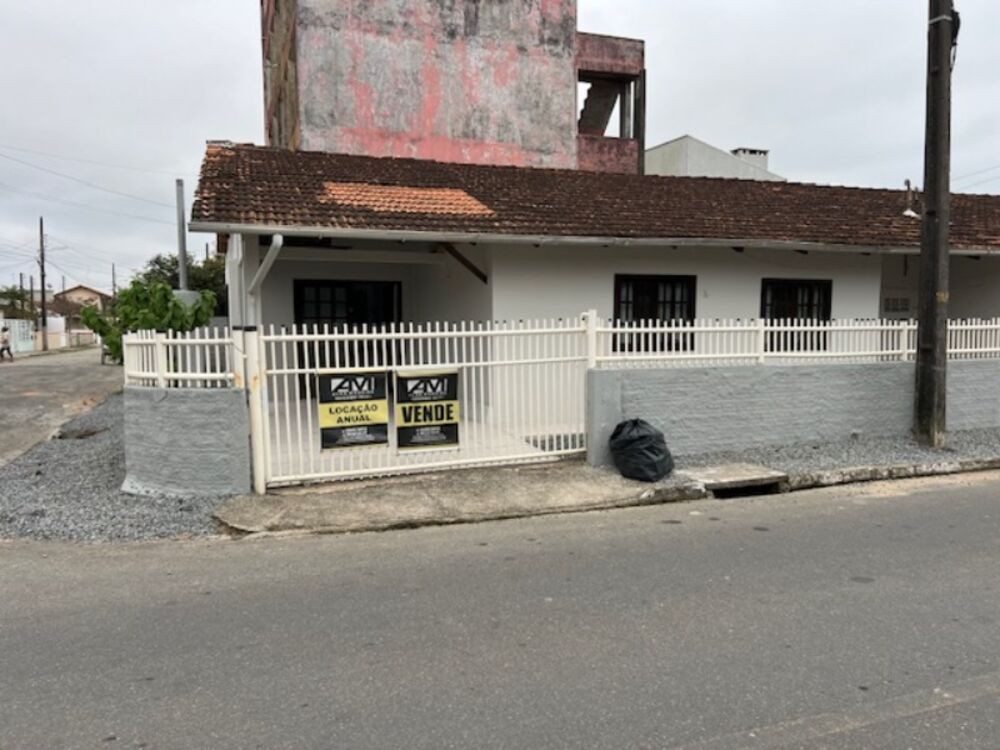 Casa à venda e aluguel com 7 quartos, 200m² - Foto 5