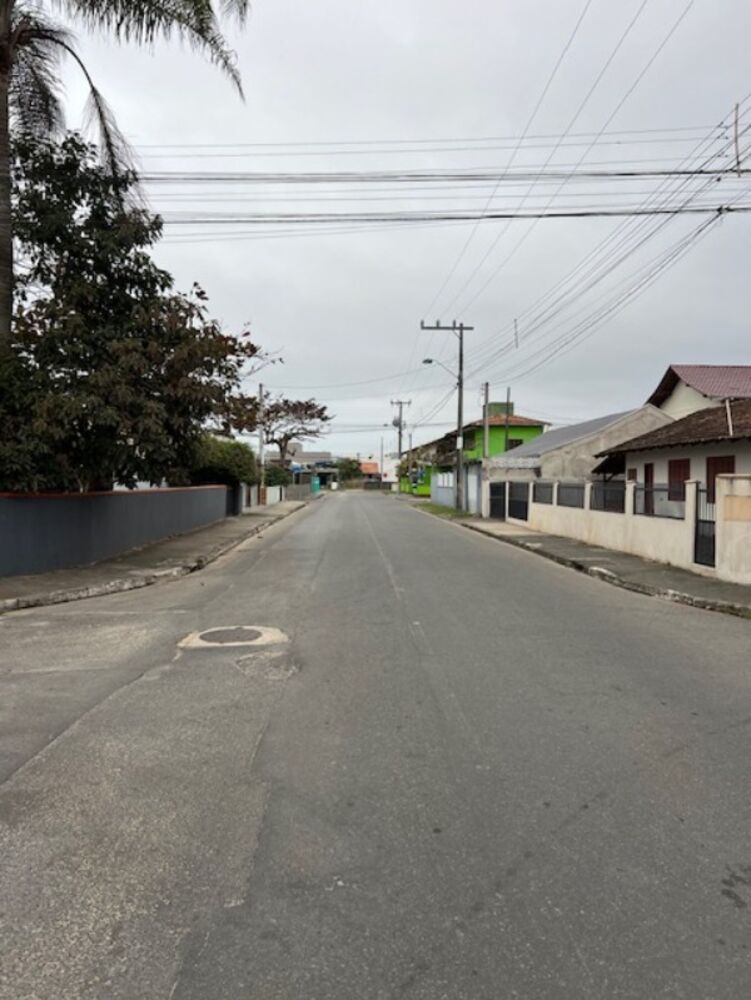 Casa à venda e aluguel com 7 quartos, 200m² - Foto 3