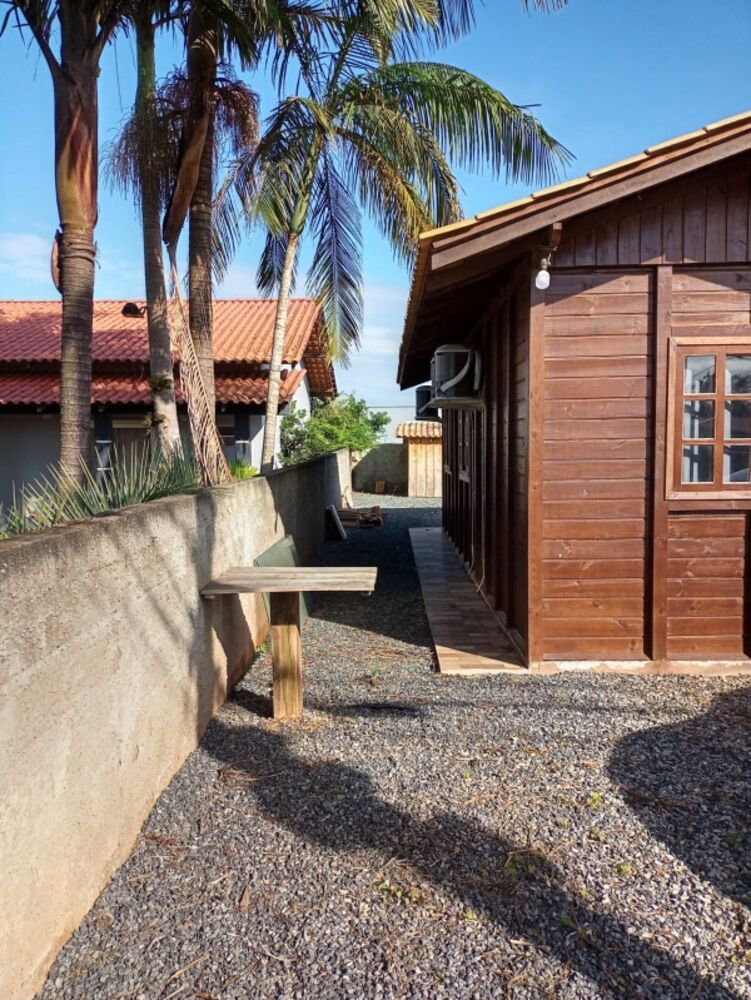 Casa à venda e aluguel com 3 quartos, 70m² - Foto 2