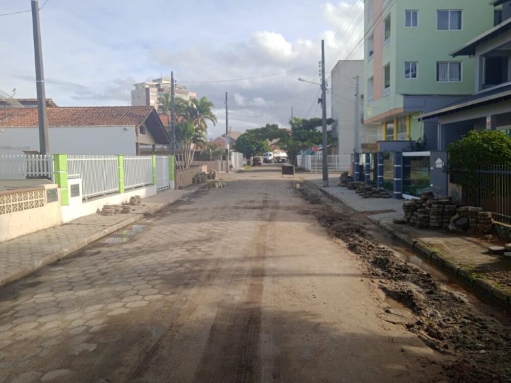 Casa à venda com 4 quartos, 100m² - Foto 2