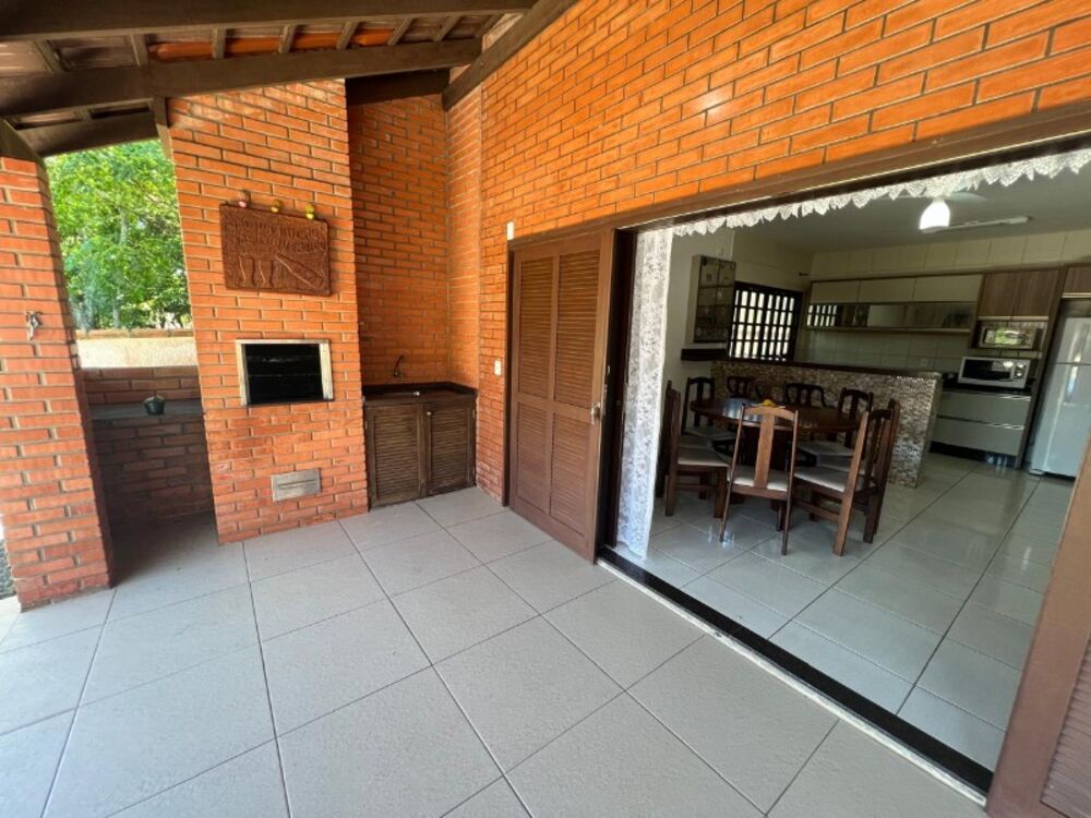 Casa à venda e aluguel com 4 quartos, 190m² - Foto 1