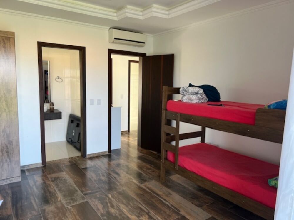 Casa à venda com 4 quartos, 250m² - Foto 3