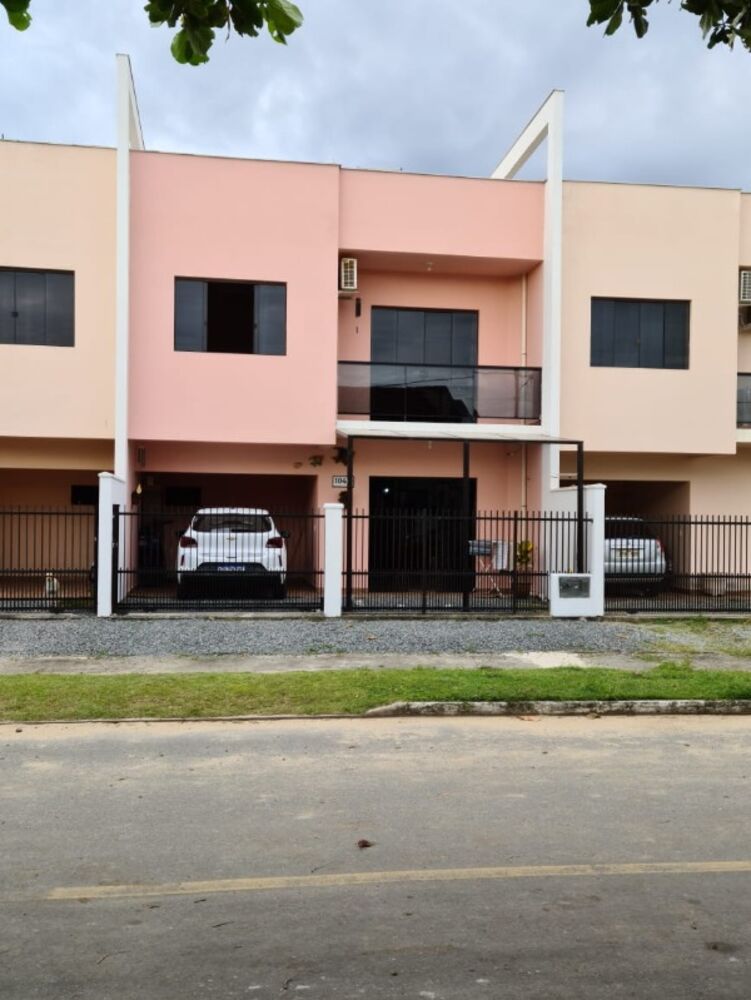 Casa à venda com 3 quartos - Foto 1