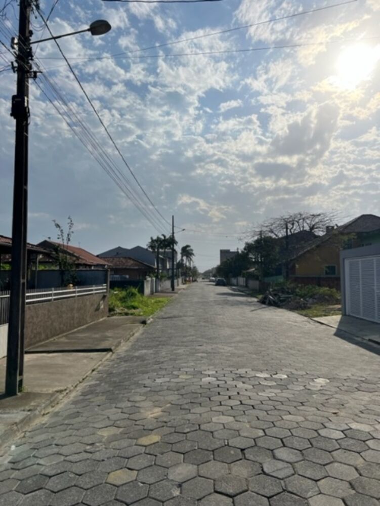 Casa à venda com 5 quartos, 200m² - Foto 2