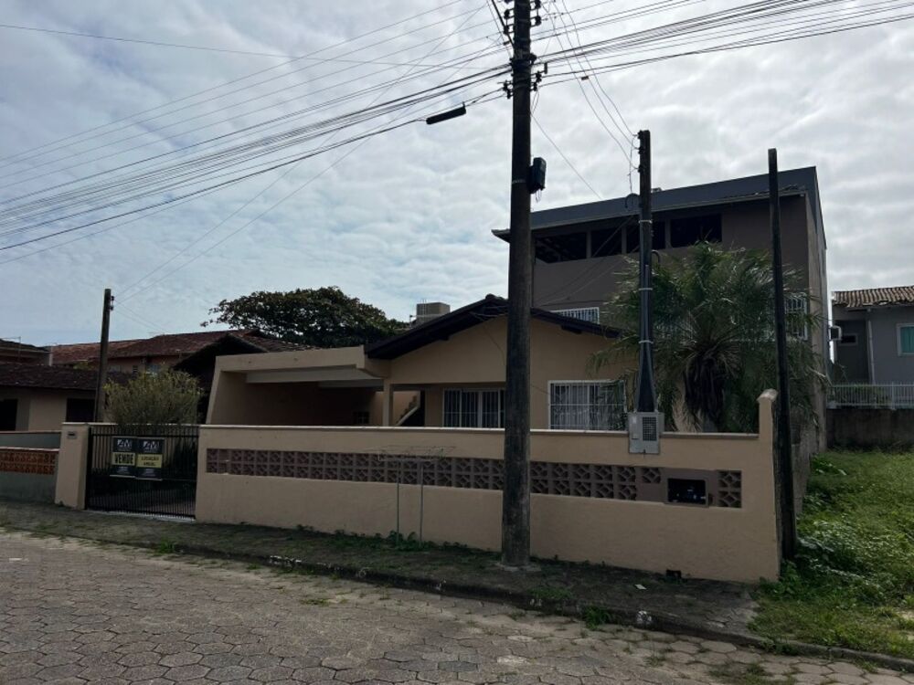 Sobrado à venda e aluguel com 5 quartos, 150m² - Foto 1