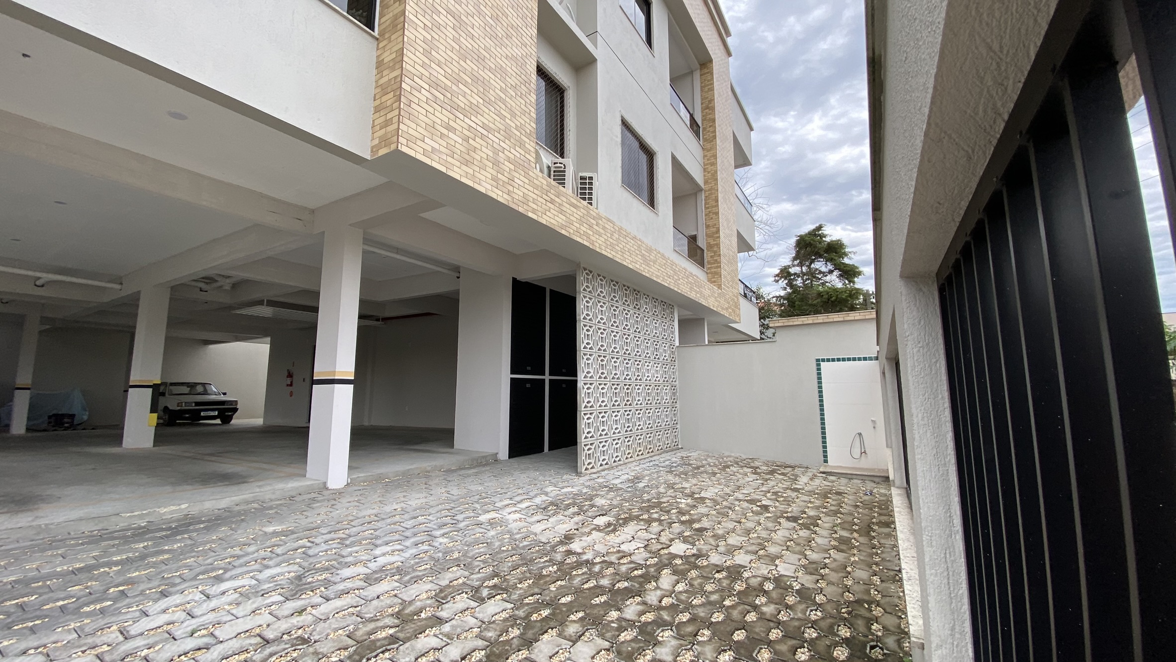 Apartamento à venda com 2 quartos, 76m² - Foto 2