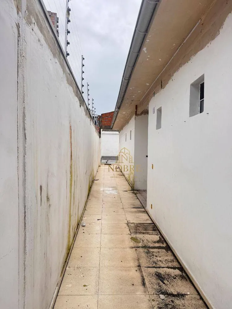 Casa, 1 quarto, 235 m² - Foto 2