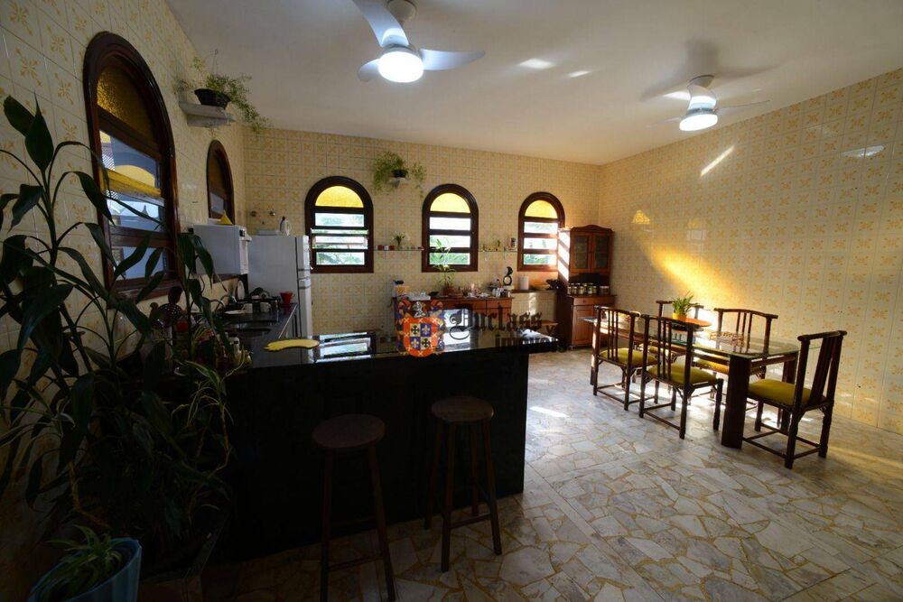 Casa, 6 quartos, 259 m² - Foto 3