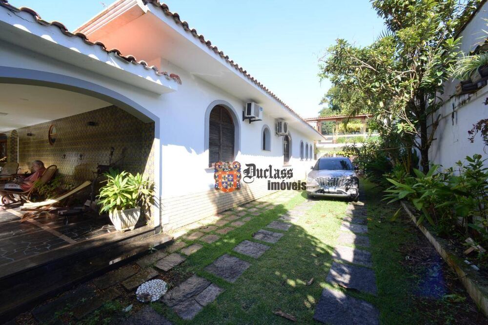 Casa, 6 quartos, 259 m² - Foto 1