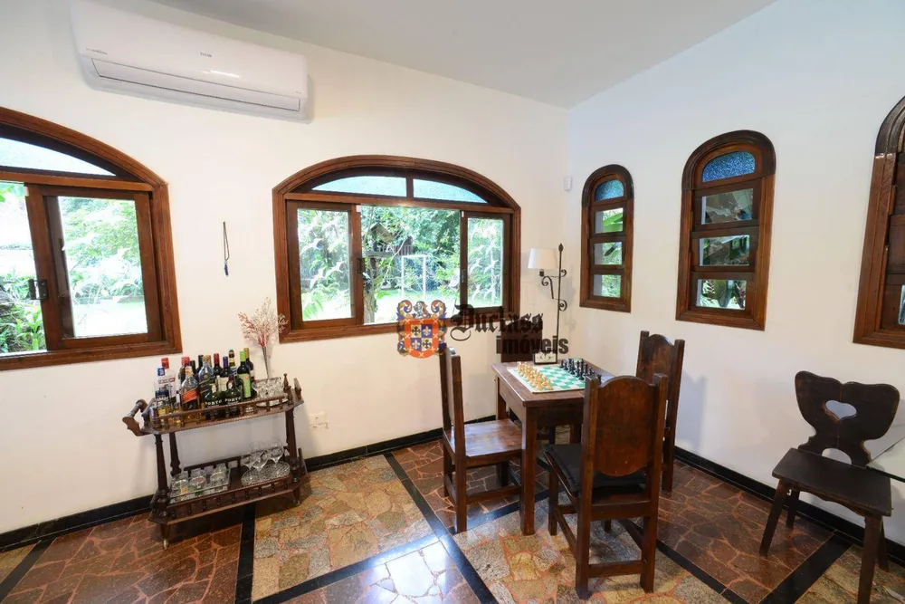 Casa, 6 quartos, 259 m² - Foto 2