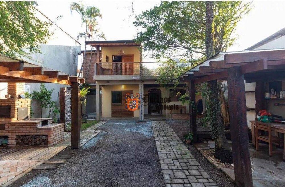 Casa, 3 quartos, 250 m² - Foto 1