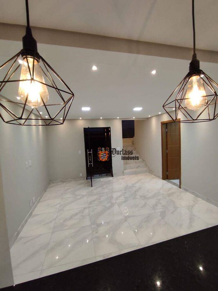Sobrado à venda com 3 quartos, 142m² - Foto 1