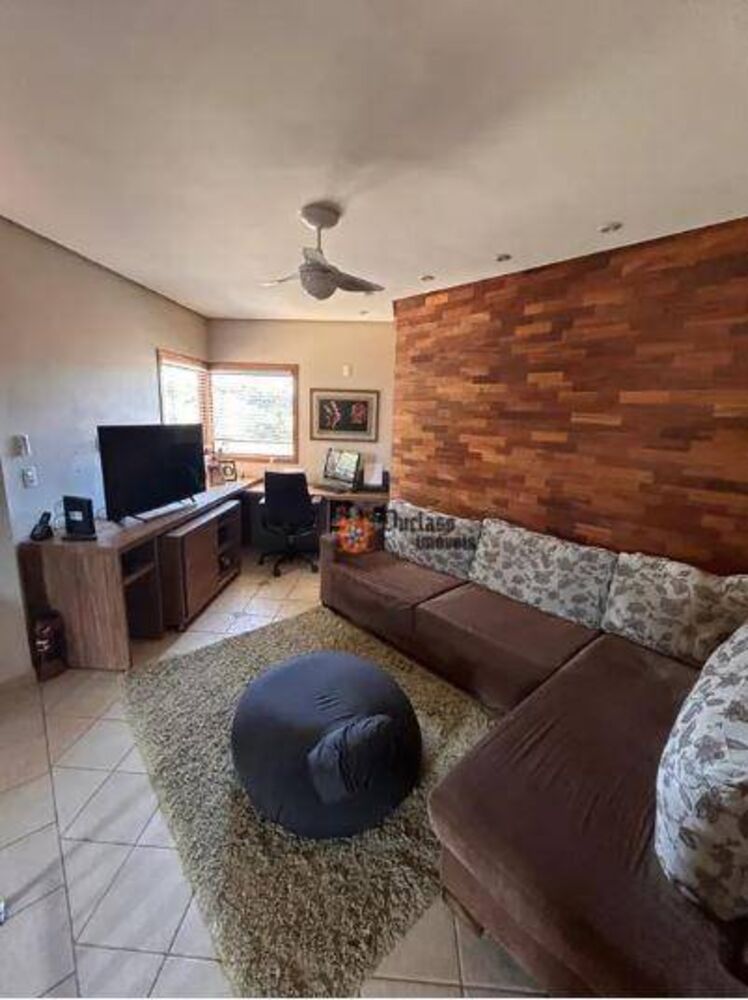 Casa de Condomínio à venda com 3 quartos, 260m² - Foto 2