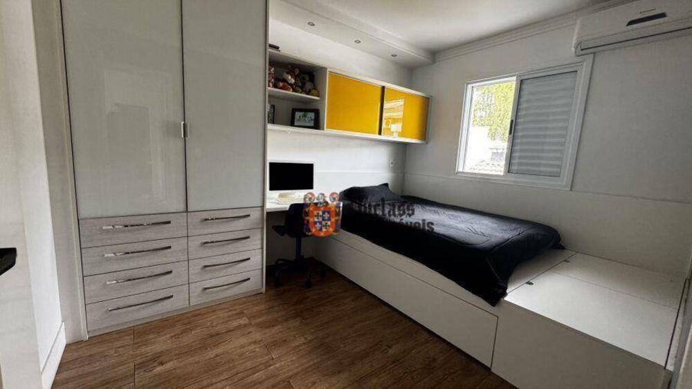 Sobrado à venda com 4 quartos, 240m² - Foto 4