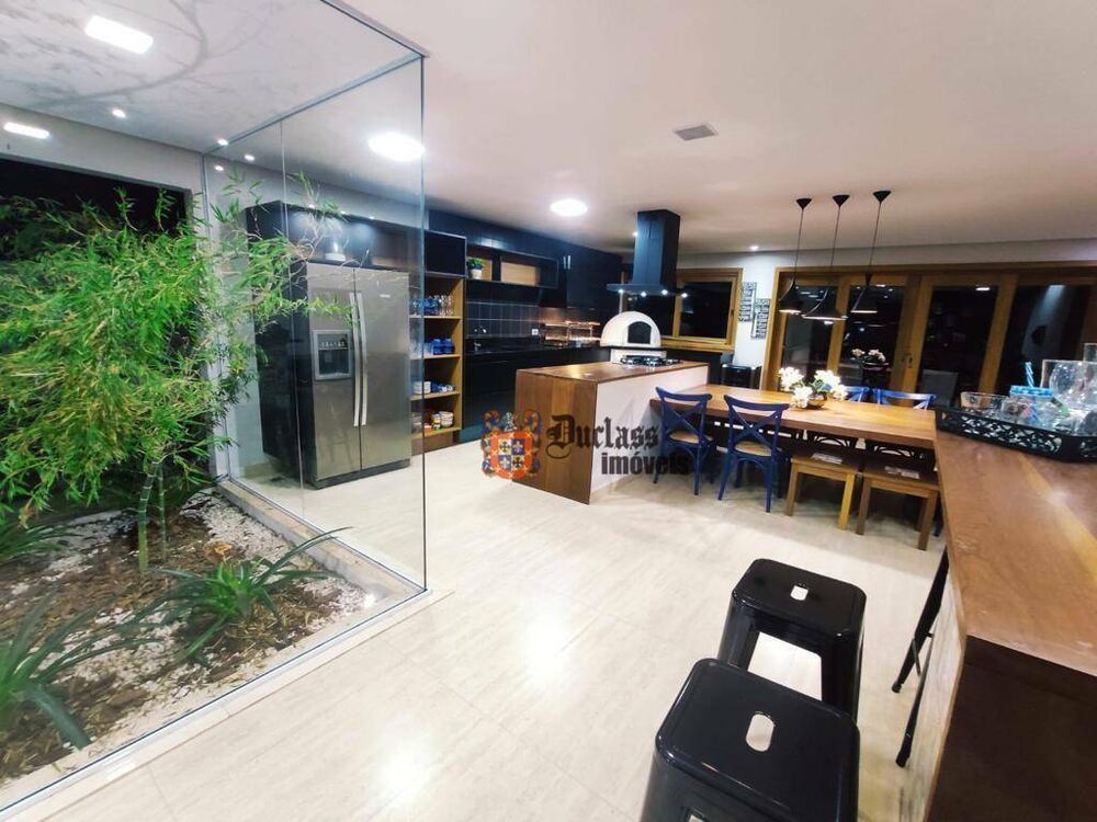 Sobrado, 3 quartos, 800 m² - Foto 1