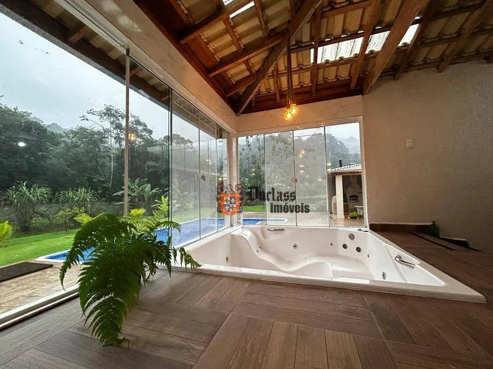 Chácara, 4 quartos, 2400 m² - Foto 1