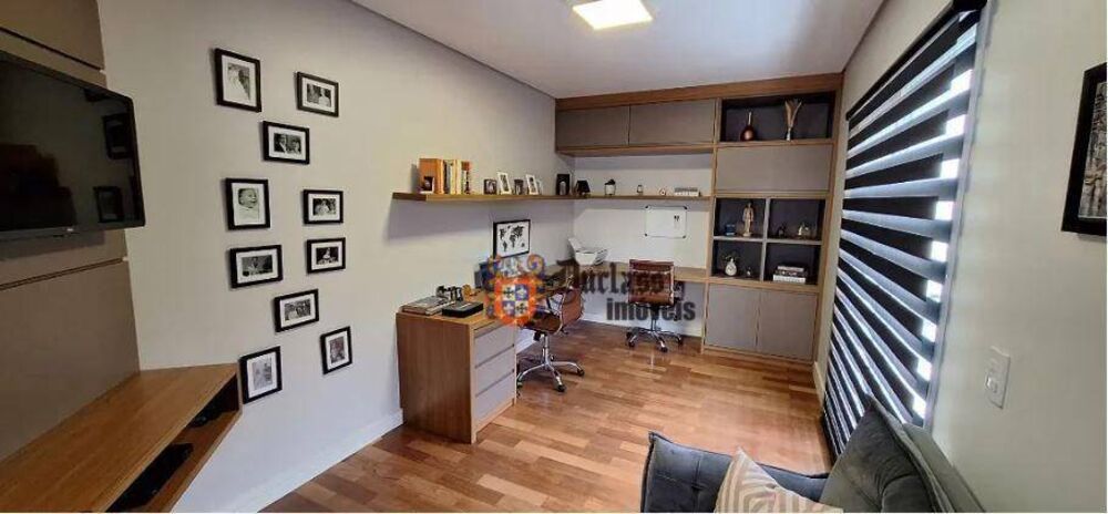 Sobrado, 3 quartos, 329 m² - Foto 1