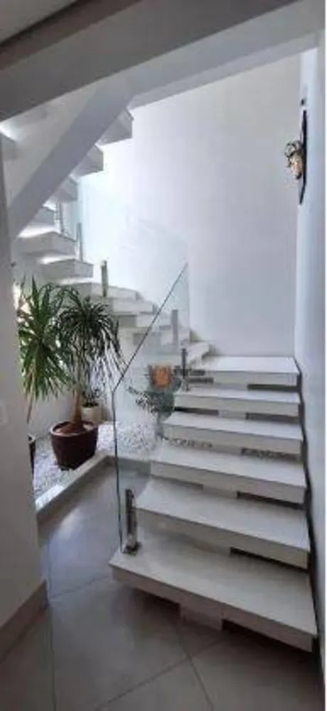 Sobrado, 3 quartos, 329 m² - Foto 2