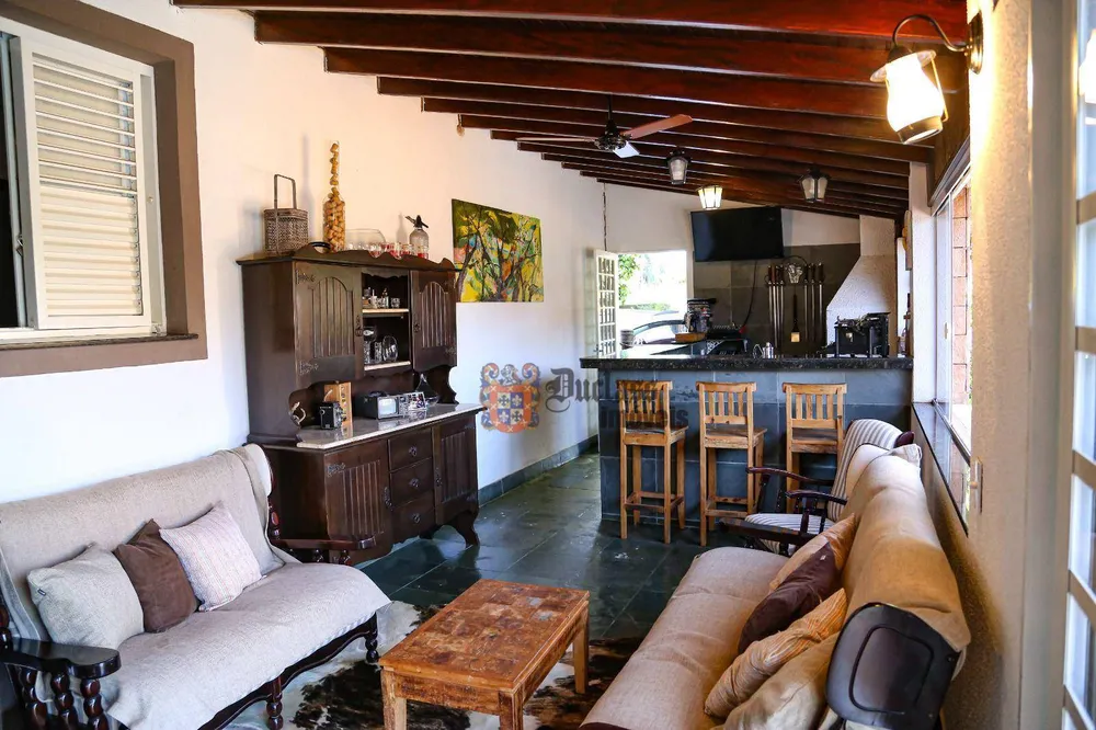 Chácara, 3 quartos, 1090 m² - Foto 1
