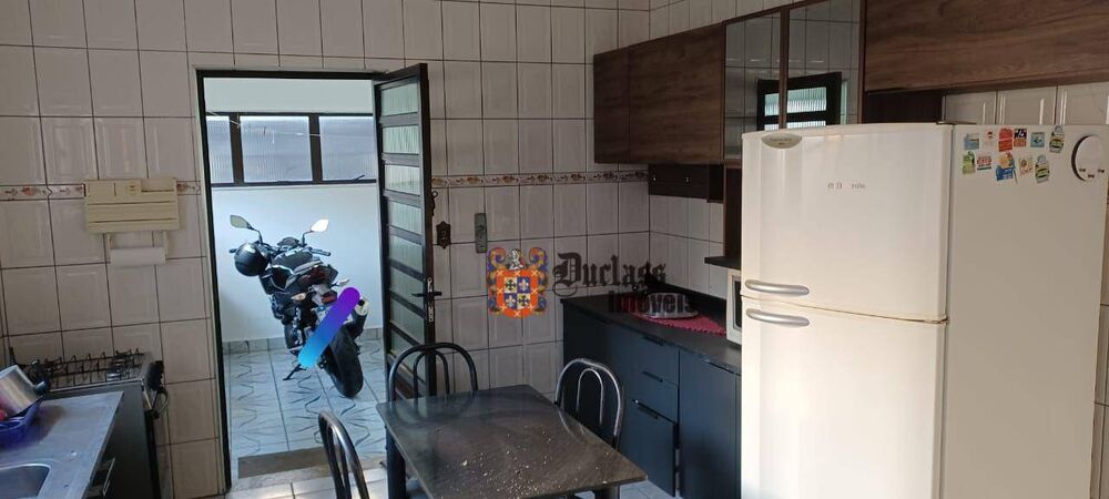 Casa à venda com 3 quartos, 174m² - Foto 2