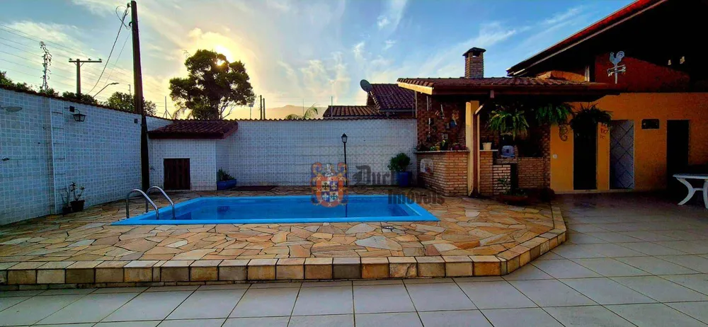 Casa, 3 quartos, 207 m² - Foto 3