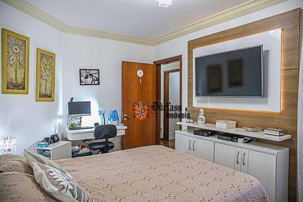 Apartamento à venda com 3 quartos, 207m² - Foto 3