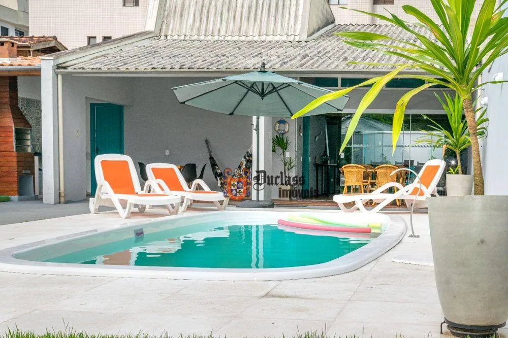 Casa, 3 quartos, 210 m² - Foto 1