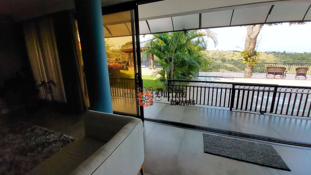 Sobrado à venda com 4 quartos, 320m² - Foto 1